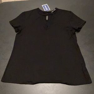 NWT Kim & Cami Short Sleeve V-neck/Choker Top